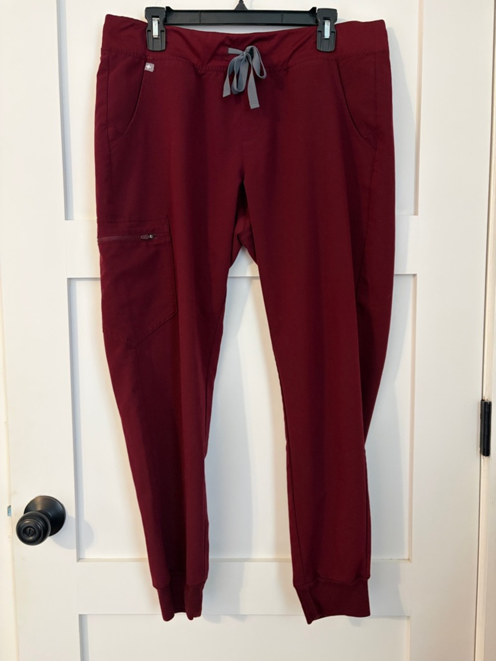Figs Women's Jogger Scrub Pants  with Gray Drawstring. Size L